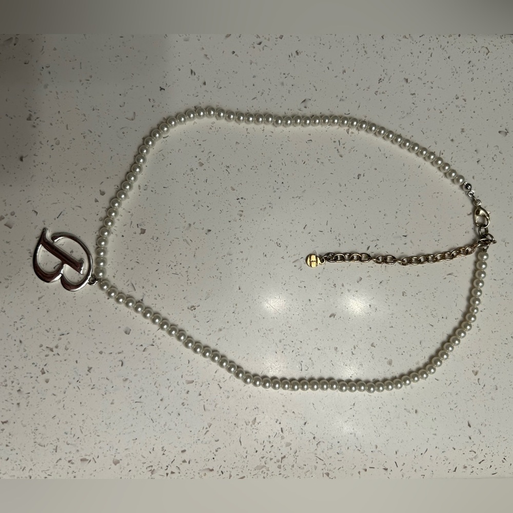 Gorgeous Faux Pearl Necklace